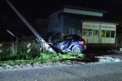 Stravična nesreća kod Brčkog: Mladić (28) se automobilom ZAKUCAO U STUB, podlegao povredama u UKC Tuzla