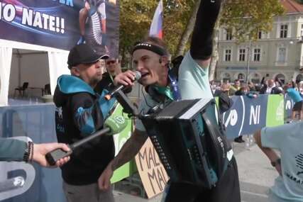 (VIDEO) MARATONAC KAO NIJEDAN DRUGI Anže Zavrl pretrčao 42 kilometra svirajući harmoniku