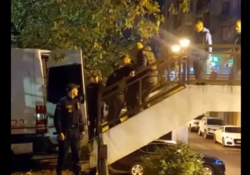(FOTO, VIDEO) „TURCI NAPOLJE“ Opsadno u Crnoj Gori, policija našla bejzbol palice za napad, privedeno VIŠE OSOBA