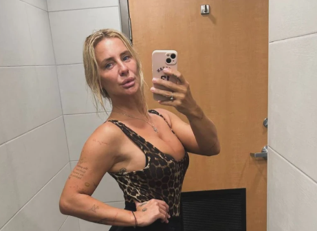 Tigrasta majica jedva DRŽI BUJNO POPRSJE: Milica Dabović novom objavom raspametila muškarce, mreže se usijale od njenih oblina
