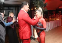 (FOTO) Dragan Stanković sa sinovima DOŠAO NA ROĐENDAN Jovani Jeremić: Voditeljka bivšem SKOČILA U ZAGRLJAJ, on je mazi po licu pred svima i dao poklon