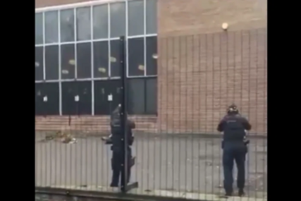 (VIDEO) OPSADNO STANJE U MANČESTERU Prvi snimci sa mjesta napada u sinagogi "Ljudi leže u LOKVI KRVI"