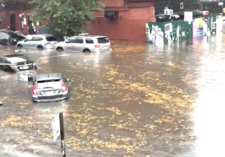 (VIDEO) IMA POGINULIH Potop u Njujorku za svega 10 minuta, stravične poplave odnijele i ljudske živote