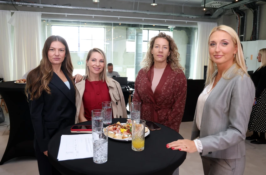 Ringier AI predavanja, Suzana Berić Direktor Sektora za brend strategiju i marketing komunikacije; Jasna Protić Specijalni savetnik direktora Sektora za Brend strategiju i marketing komunikacije; Katarina Subotić Izvršni direktor za prodaju - TELEKOM SRBIJA sa Jelenom Drakulić Petrović