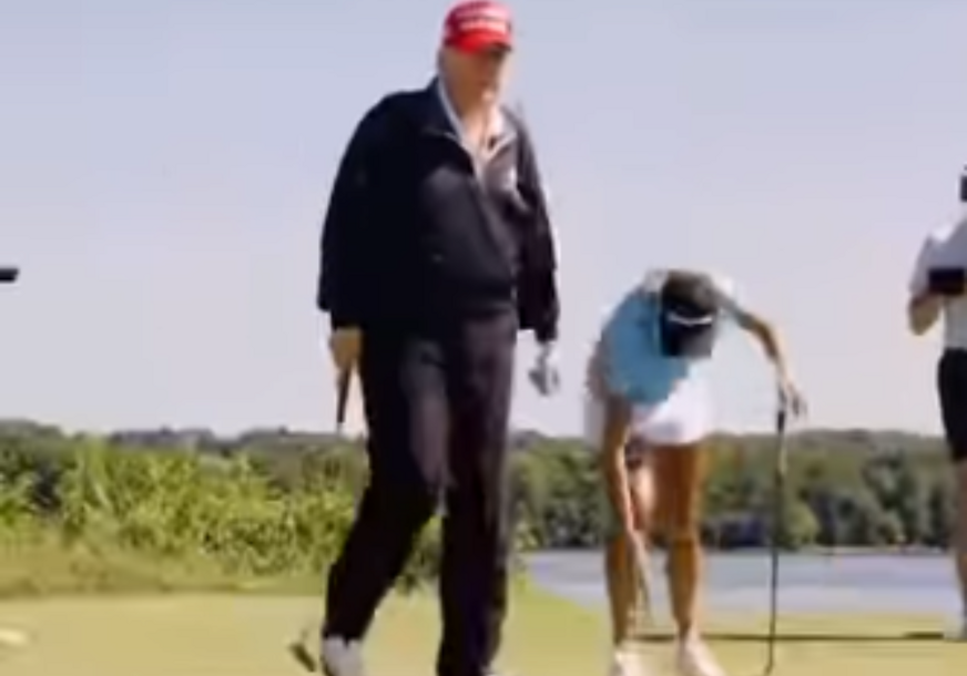 (VIDEO) "Oni su pobjednici" Internet "pregorio", Tramp objavio snimak kako igra golf sa unukom, a u pozadini NEOBIČNA MUZIKA
