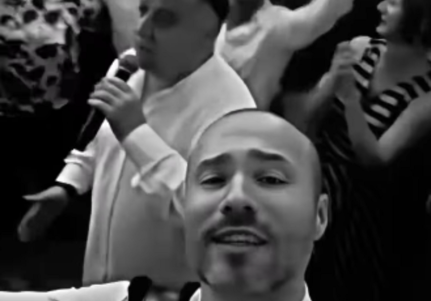 (VIDEO) "Legenda ode, ali glas ostaje" Sofra se potresnim riječima oprostio od Halida Bešlića, pa objavio snimak sa njihove posljednje zajedničke svirke