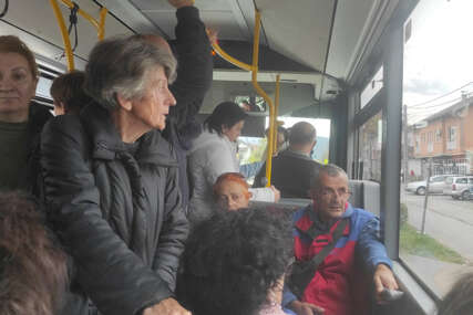 (FOTO) Kolaps gradskog saobraćaja: Draško najavio još 2.700 novih polazaka, a autobusi kasne i preskaču vožnje