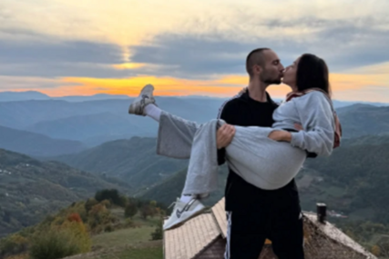 "Od starta je znala na čemu je" Ima djevojku, u Americi snima FILMOVE ZA ODRASLE, a sada je u Srbiju doveo fatalnu Meksikanku