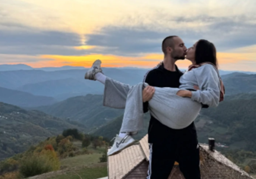 "Od starta je znala na čemu je" Ima djevojku, u Americi snima FILMOVE ZA ODRASLE, a sada je u Srbiju doveo fatalnu Meksikanku