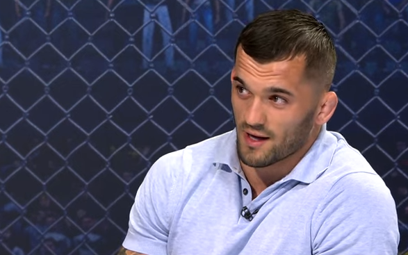 (FOTO) MMA borac iz Viteza ne staje sa provokacijama: Obukao se kao šeik, pa poručio "Arapi pokupovali sve u Bosni, ne znam nikog dolje"