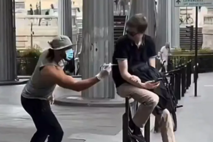 (VIDEO) "NIJE DOVOLJNO" Poznati influenser osuđen zbog jezive šale sa špricem, ljudi prestravljeni