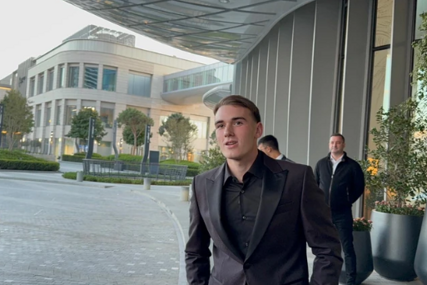 (FOTO) Crni smoking i bijesna mašina: Ovo je sin Viki Miljković koji danas slavi punoljetstvo, Andrej na proslavu stigao u SKUPOCJENOM PORŠEU