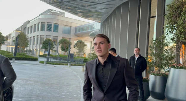 (FOTO) Crni smoking i bijesna mašina: Ovo je sin Viki Miljković koji danas slavi punoljetstvo, Andrej na proslavu stigao u SKUPOCJENOM PORŠEU