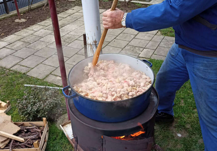 Svinjokolj, Krmokolj, Čvarci