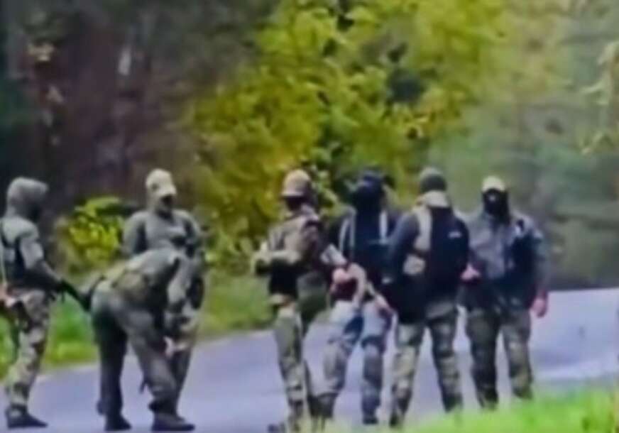 (VIDEO) POJAVILI SE „MALI ZELENI LJUDI“ Panika na sjeveru, jedna država ZATVORILA granicu