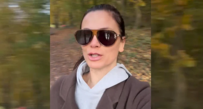 MNOGI JE NE BI PREPOZNALI Milica Pavlović bez trunke šminke šeta parkom, a onda se i počastila
