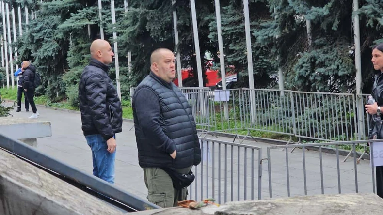 (VIDEO, FOTO) Potresan prizor iz Sarajeva: Halidov sin SLOMLJEN OD BOLA, prvi stigao na komemoraciju
