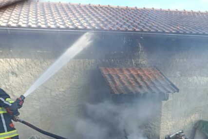 (FOTO) Požar u Banjaluci: Gorjela fabrika namještaja