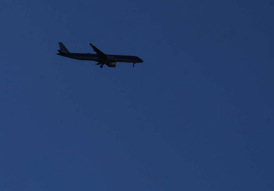 PUTNIČKI AVION 