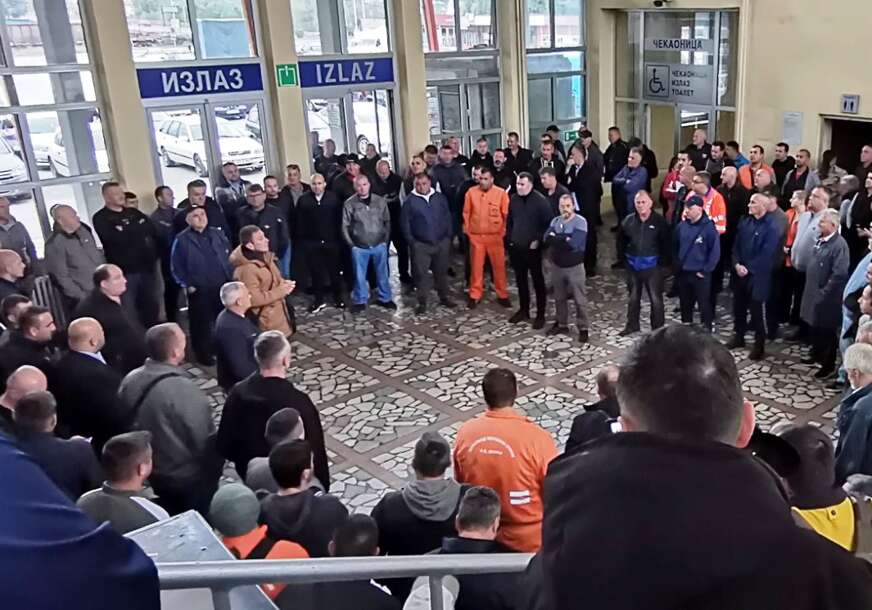 "Sutra okupljanje u Prijedoru" Radnici "Željeznica RS" najavljuju OBUSTAVU RADA ako uprava ne ispuni njihove zahtjeve