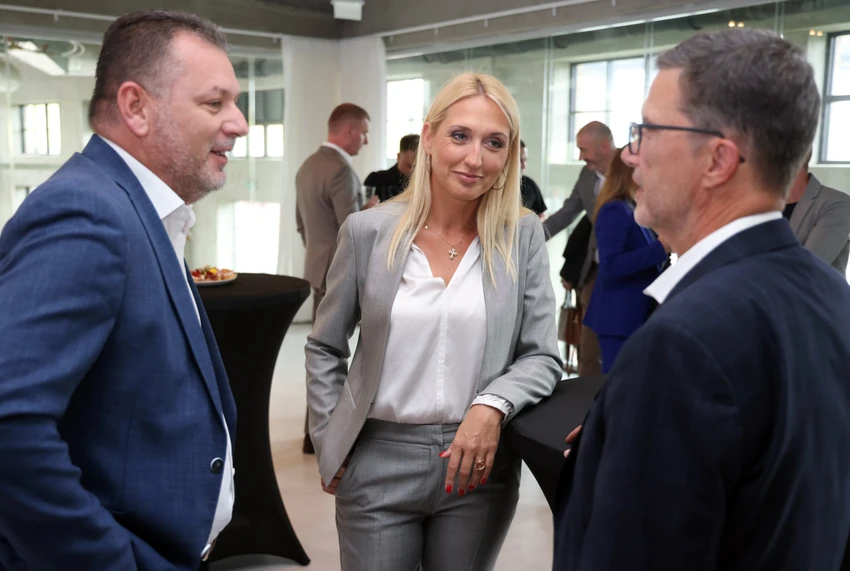 Ringier AI predavanja, Igor Anić, predsednik izvršnog odbora (generalni direktor) ProCredit Bank Serbia; Jelena Drakulić Petrović, generalna direktorka Ringier Srbija; profser Feliks Oberholcer-Gi