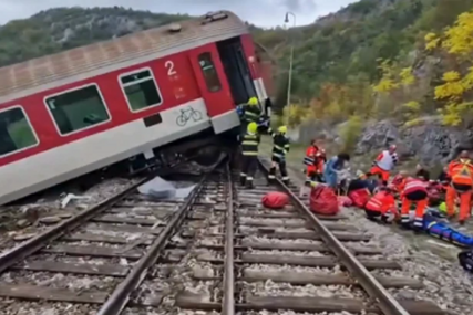 (VIDEO, FOTO) DESETINE LJUDI POVRIJEĐENO Stravičan sudar 2 voza, dignuti i helikopteri
