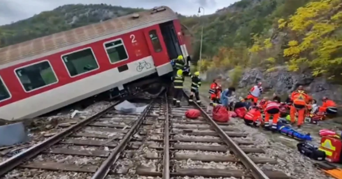 (VIDEO, FOTO) DESETINE LJUDI POVRIJEĐENO Stravičan sudar 2 voza, dignuti i helikopteri
