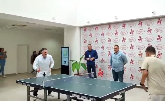 (VIDEO) "Ponos, emocije i podrška" Vlado Đajić i Haris Eminović u revijalnom stonoteniskom meču