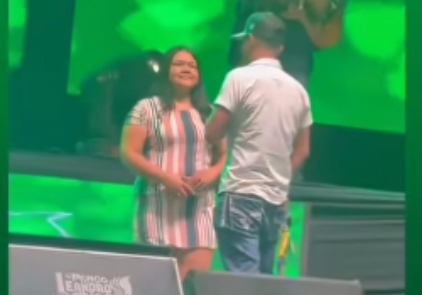 (VIDEO) Zaprosio ljubavnicu, pa se sjetio da ima ženu: Snimak sa koncerta postao viralan, a kada se saznalo za aferu preljubnika uslijedio je ŠOK