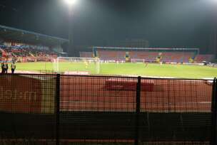 prazna sjeverna tribina na utakmici Borac - Sloga