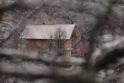 (VIDEO, FOTO) Gradovi BiH jutros POD SNIJEGOM: Meteorolozi upozoravaju na pad temperature i moguću susnježicu
