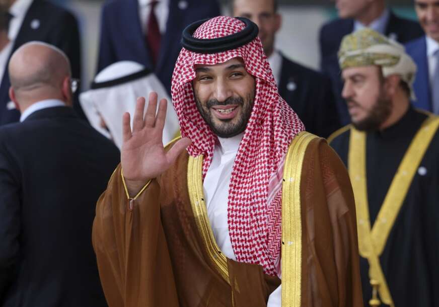 Saudijski princ oženio NAJBLIŽU ROĐAKU koja mu je rodila PETORO DJECE: Suprugu krije od JAVNOSTI, sumnja se da joj je život pravi pakao u ZLATNOM KAVEZU