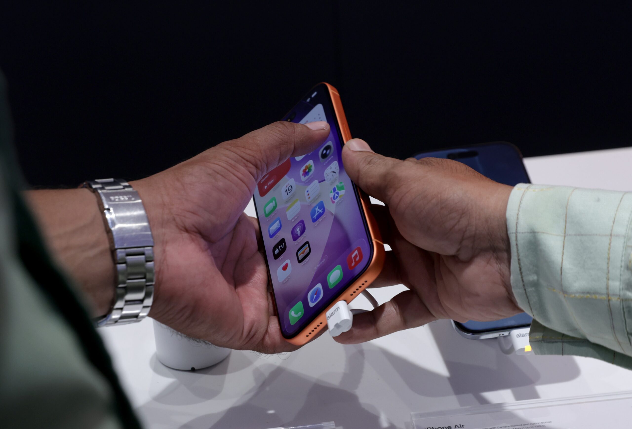 Apple radi na više satelitskih funkcija za iPhone