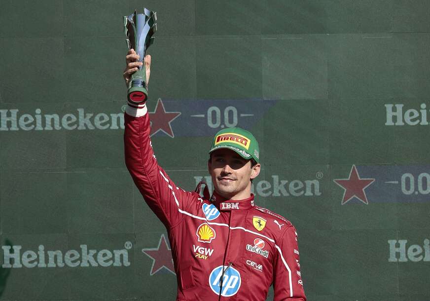 (FOTO) Staje na ludi kamen: Vjerio se najpoželjniji neženja, vozač Formule 1 zaprosio djevojku