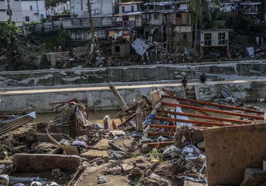 (FOTO) Tajfun Kalmaegi ogolio Filipine: Proglašeno stanje NACIONALNE KATASTROFE, 140 osoba stradalo