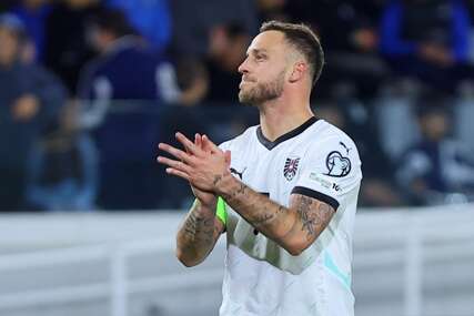 (VIDEO) Ušao u legendu: Arnautović dobio jedinstven poklon od Fudbalskog saveza Austrije