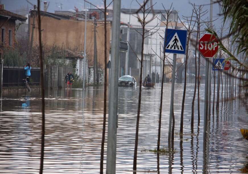 Haos u Rumuniji: 30 kuća odsječeno od svijeta ZBOG POPLAVA, poginula žena