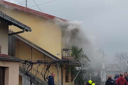 (FOTO) Vatrogasci imali intervenciju: Gorjela kuća u banjalučkom naselju