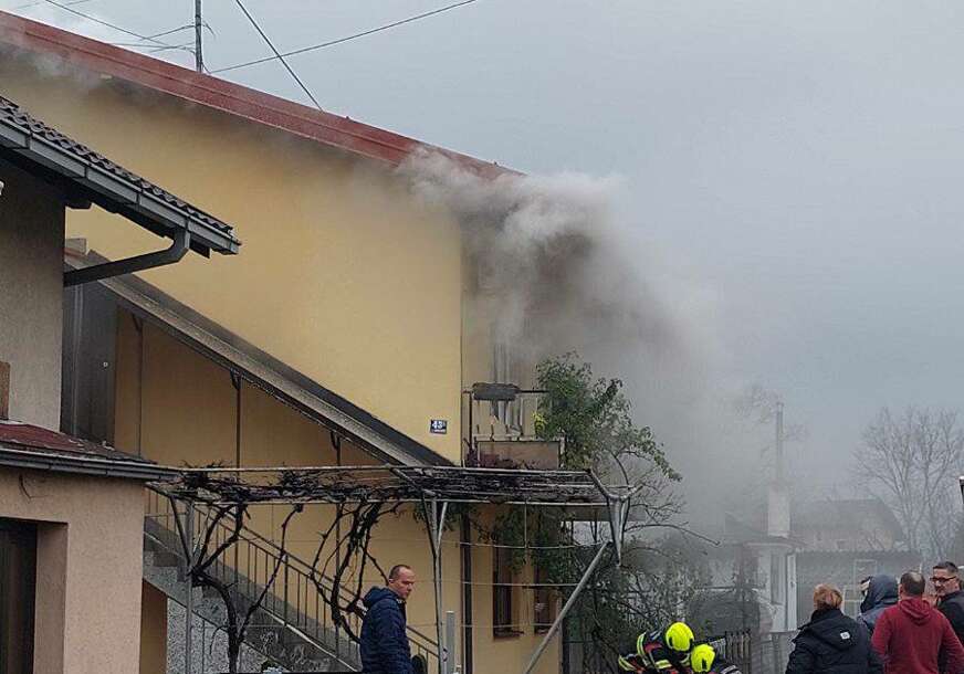 (FOTO) Vatrogasci imali intervenciju: Gorjela kuća u banjalučkom naselju