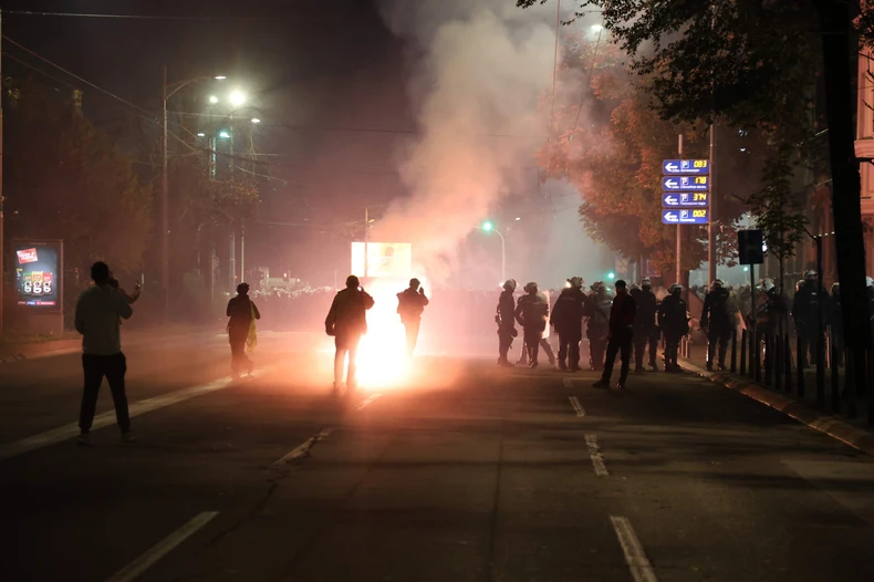 Neredi na skupu kod Skupštine Srbije