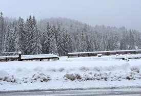 Ledeni minus i olujni jugo u istom danu: Sutra OBLAČNO I VJETROVITO vrijeme