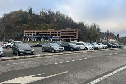 (FOTO) Granična policija BiH u akciji "Gora" UHAPSILA 13 OSOBA: Osumnjičeni da su krijumčarili 500 migranata, pretresi u Zvorniku i Sarajevu