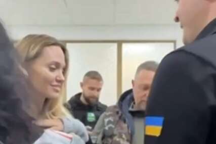 (VIDEO, FOTO) STIGLA U HERSON Anđelina Džoli se igrala sa djecom u ukrajinskom skloništu