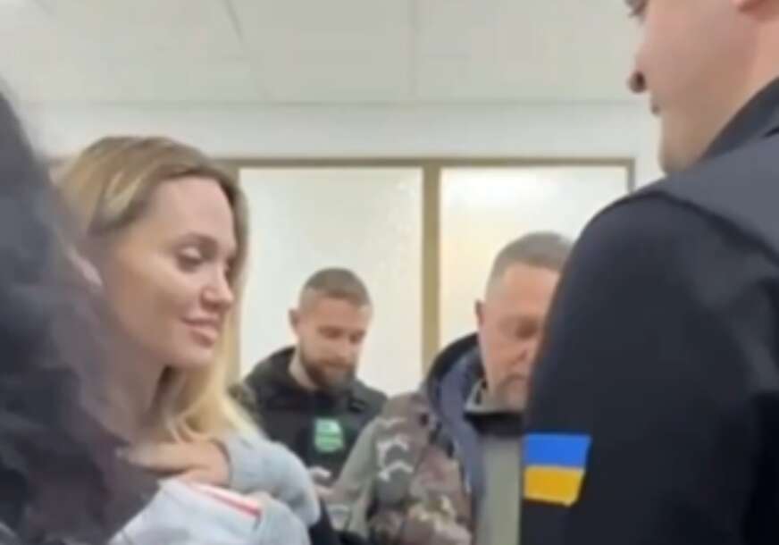 (VIDEO, FOTO) STIGLA U HERSON Anđelina Džoli se igrala sa djecom u ukrajinskom skloništu
