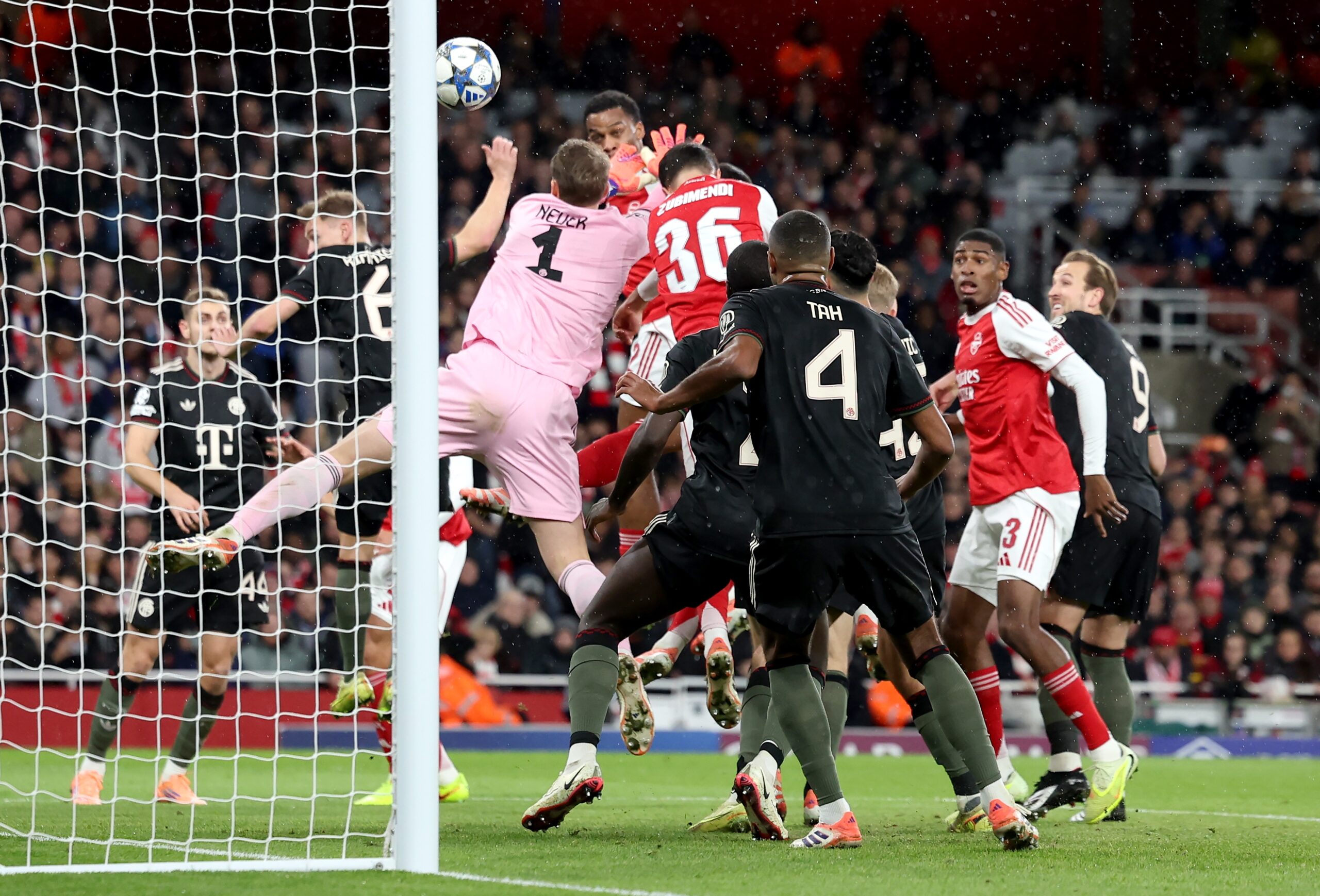 Atomski fudbal u Ligi šampiona: Moćni Arsenal, potop Liverpula