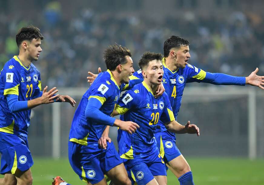 Esmir Bajraktarević proslavlja gol