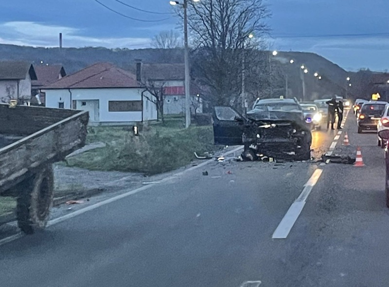 (FOTO) Sudarili se automobil i traktor: Udes na magistralnom putu Bijeljina-Ugljevik