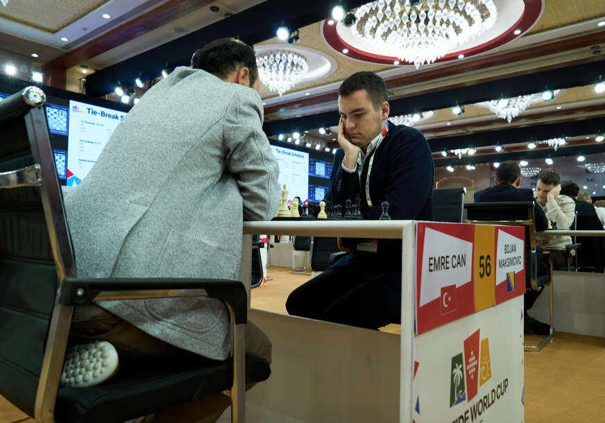 Bojan Maksimović u duelu sa Emre Đanom