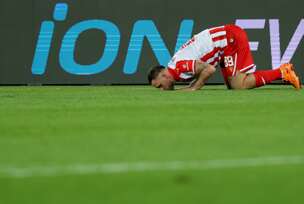 Marko Arnautović ljubi teren nakon postignutog gola