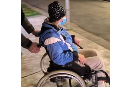 (VIDEO, FOTO) Napustila mjesto na kom je štrajkovala u pratnji veterana: Dijana Hrka u kolicima PREVEZENA U BOLNICU